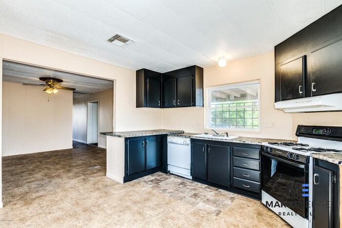 Primary Photo - 3Bed/2Bath at 7th/Union Hills! Apply today!