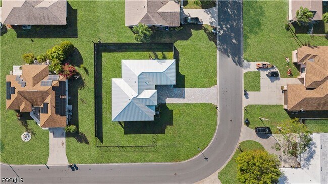 Foto del edificio - 24 Crestwood Cir S