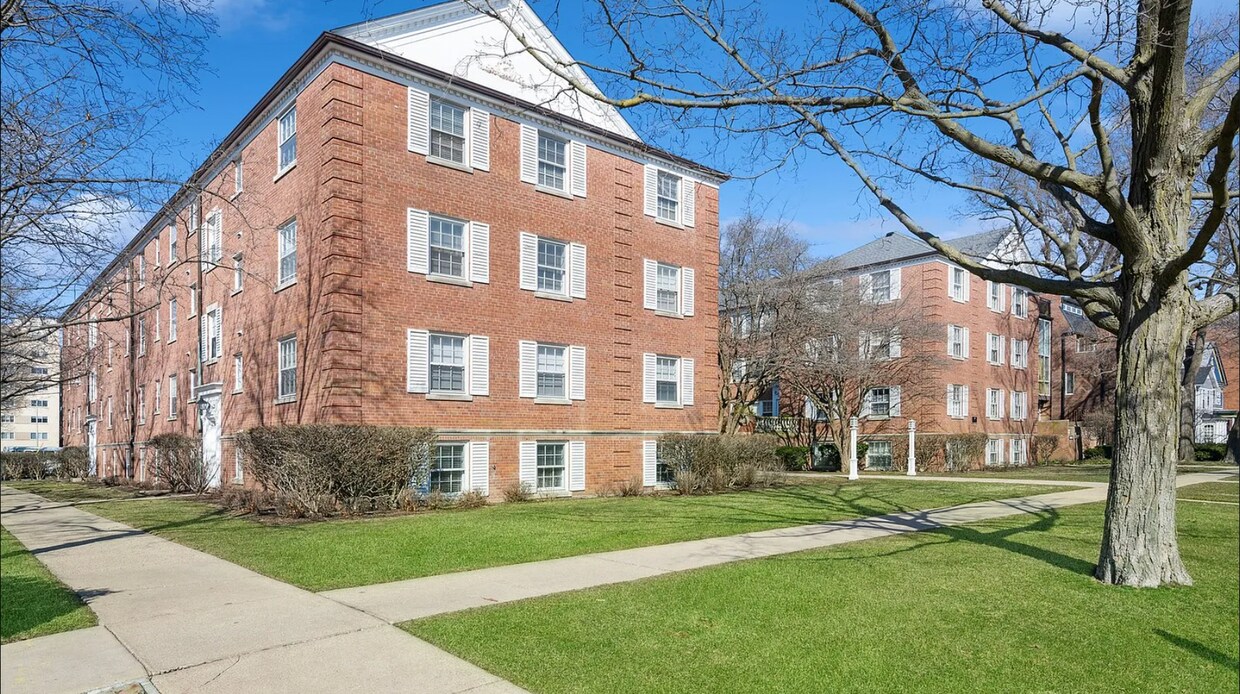 Primary Photo - 1412 Hinman Ave
