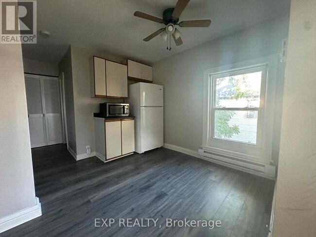 Building Photo - 405-405 Prescott St