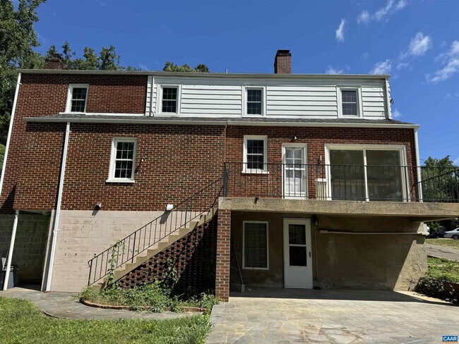Foto del edificio - 528 Valley Rd