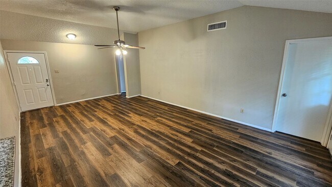 Foto del edificio - 5210 Russelville Rd