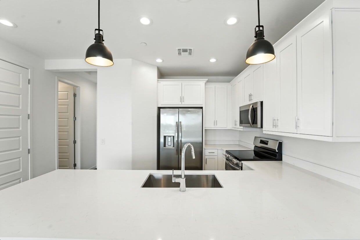 Like New Luxurious Model Home in Warner Meadows! - Like New Luxurious Model Home in Warner Meadows!