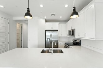 Building Photo - 4017 E Amoroso Dr
