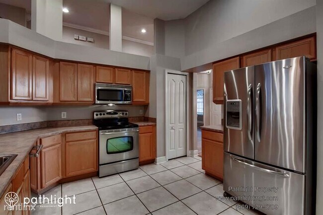Foto del edificio - 4 br, 3 bath House - 373 Lake Dawson Place...