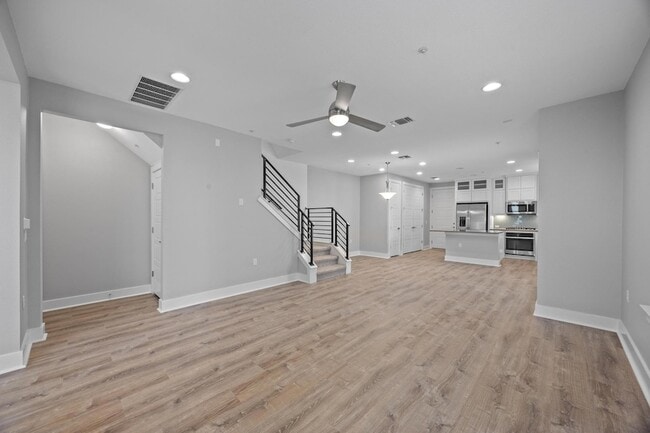 Building Photo - 2222 Simond Ave