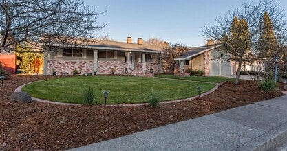 Building Photo - 2572 Rollingwood Dr