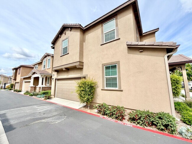 Foto del edificio - 3 bedroom Solar Home in Heirloom Farms for LEASE!