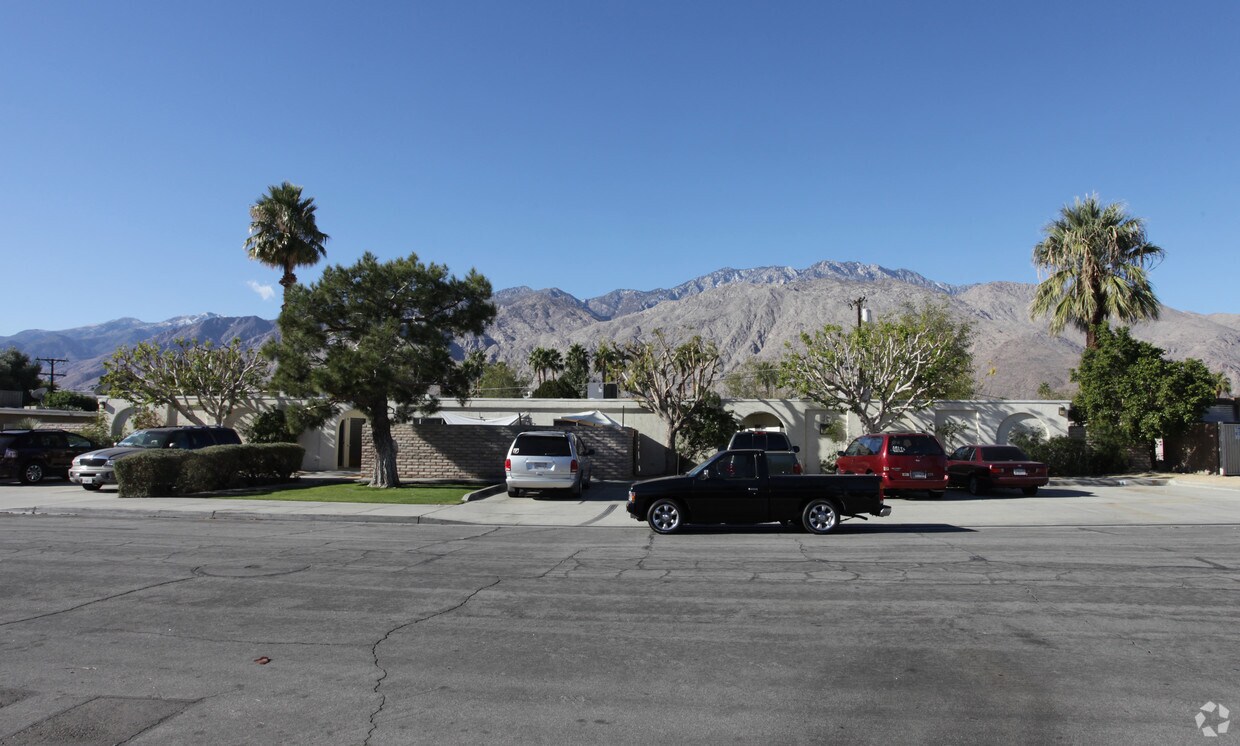 Building Photo - 219 S Arenas Rd