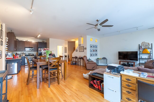 Foto del edificio - 2516 N Willetts Ct