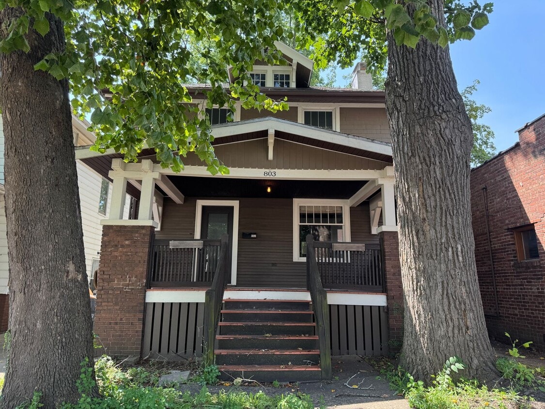 Primary Photo - Unique House in Historic Neighborhood!