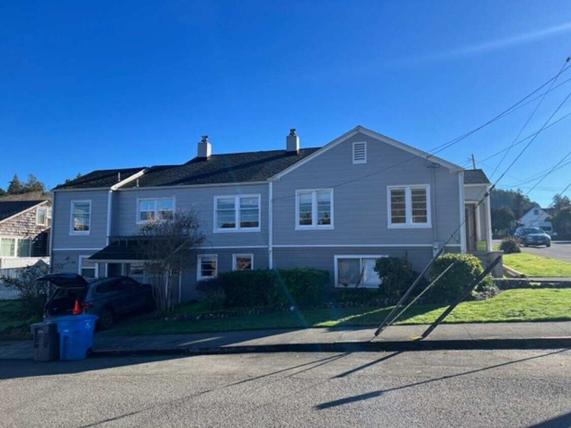 380 13th St Unit 380 13th ST B, Arcata, CA 95521 Room for Rent in