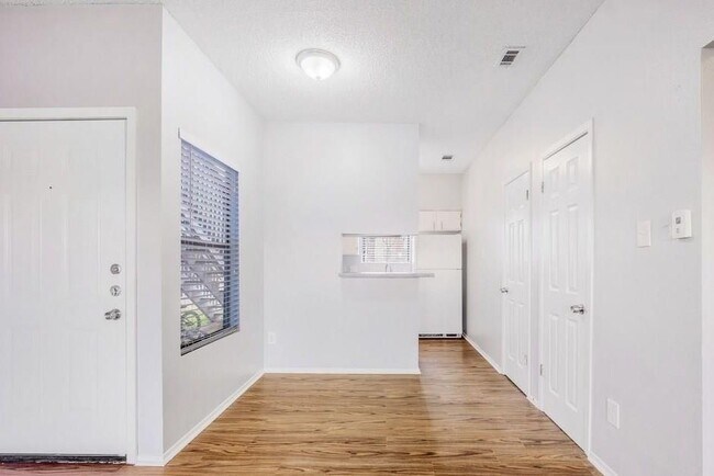 Foto del edificio - 9504 Menchaca Rd