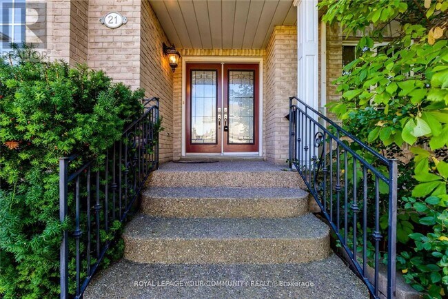 Building Photo - 21 Elderbrook Crescent