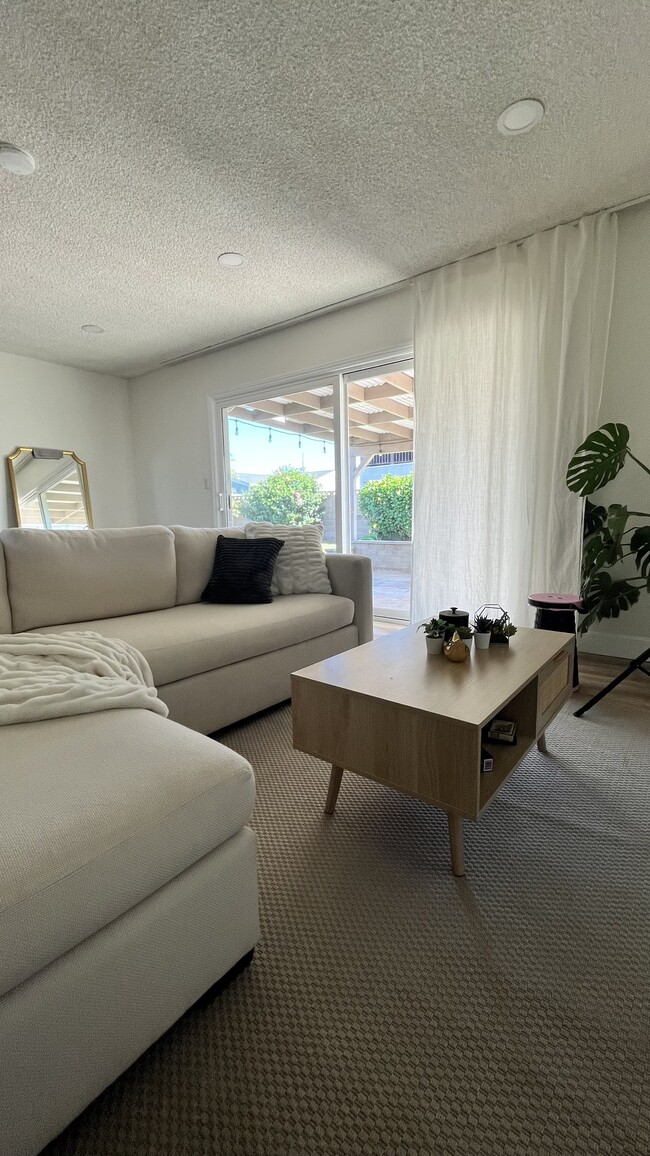 Building Photo - 6524 Myra Ave