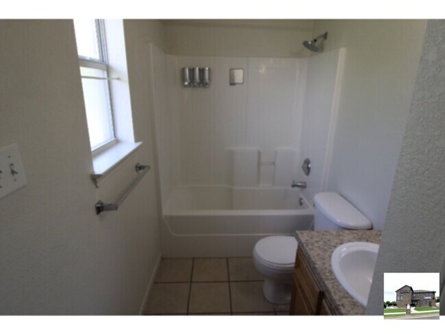 Foto del edificio - 4107 Primrose Dr