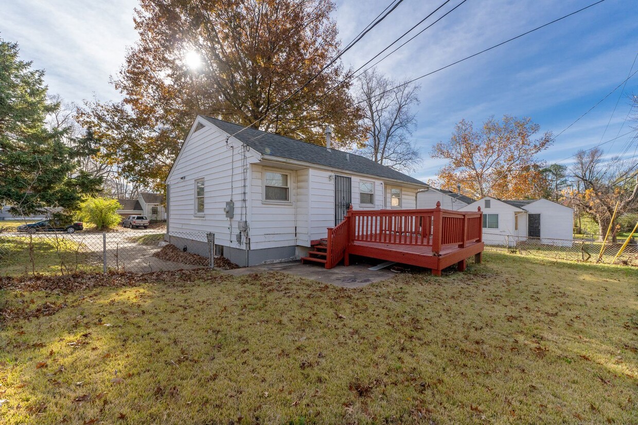 Primary Photo - Section 8 Opportunity! 3 bedroom 1 bath | ...