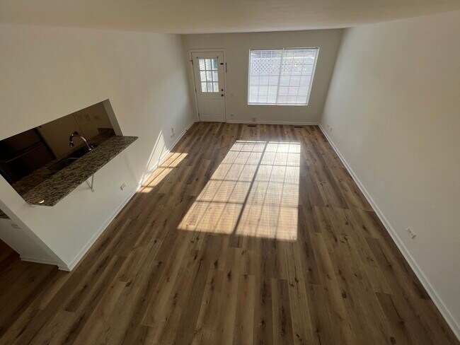 Building Photo - 305 N Gregory St