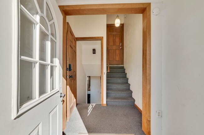 Building Photo - r4120LBP