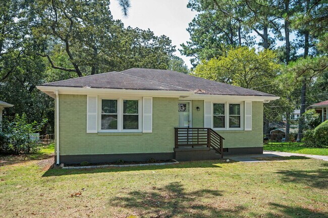 Foto del edificio - 2823 McAfee Rd