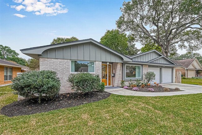 Foto del edificio - 5119 Poinciana Dr