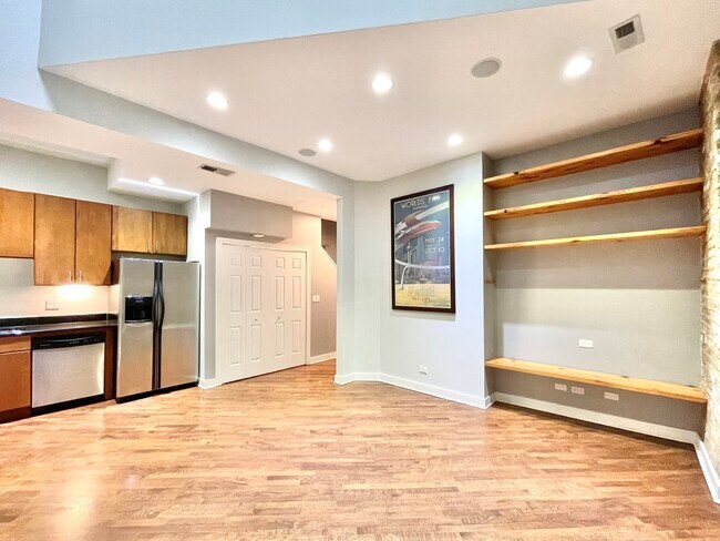 Foto del edificio - 1351 N Ashland Ave