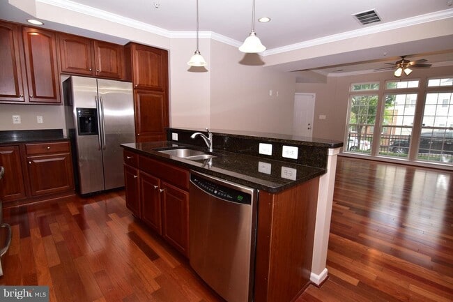 Building Photo - 2475 Eastbourne Dr