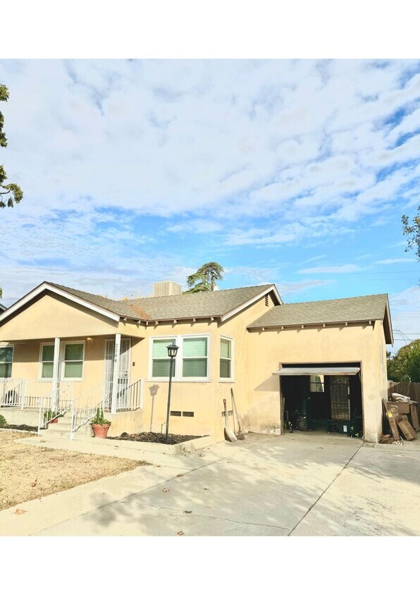 Fully Furnished home in Oildale! House Rental in Bakersfield, CA