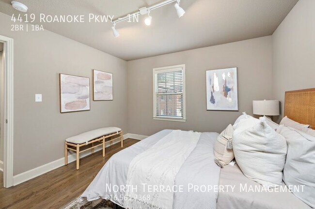 Foto del edificio - Renovated 2BR Close to Westport and Plaza