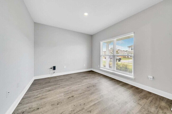 Foto del edificio - 44 Oak Trees Ln W