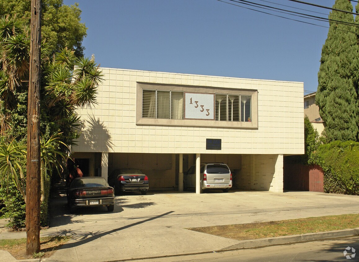 Building Photo - 1333 N Fuller Ave