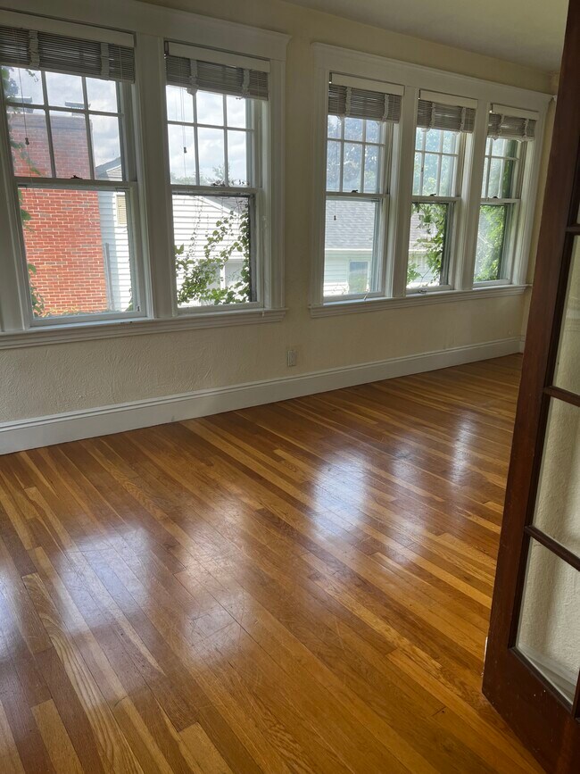 Foto del edificio - 109 Columbia Rd