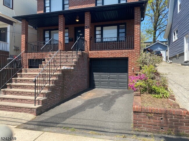 Building Photo - 53 Hughes St