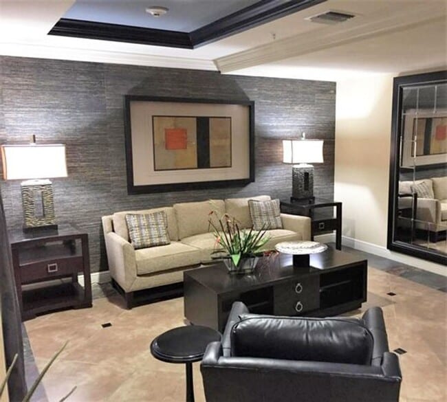 Foto del edificio - 4905 Midtown Ln