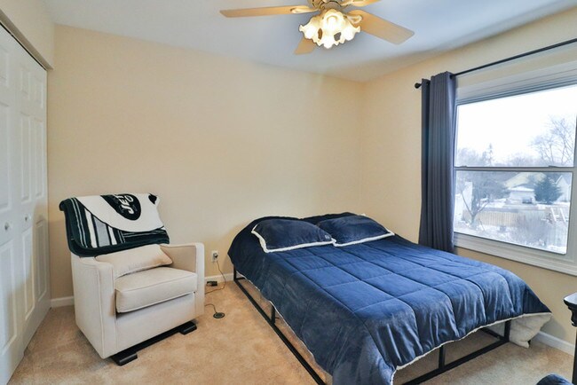 Building Photo - 404 Jewel Avenue , St Charles , IL , 60174