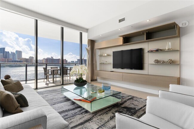 Foto del edificio - 5000 Island Estates Dr