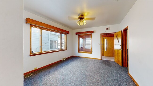 Building Photo - 810 Hess Ave