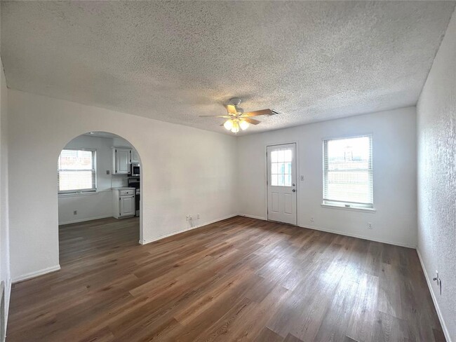 Building Photo - 1024 S Highland Dr