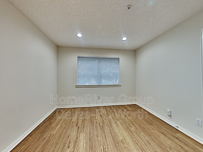 Building Photo - 3812 Waterford Dr