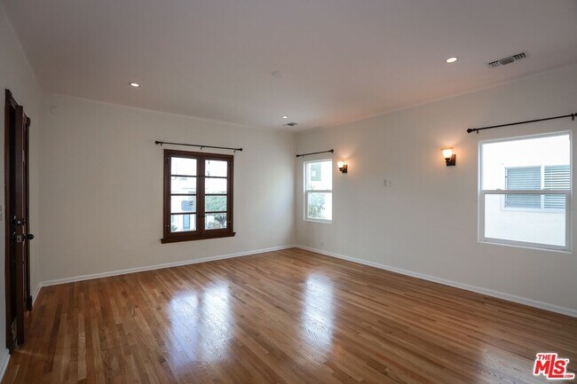 Foto del edificio - 806 N Alfred St