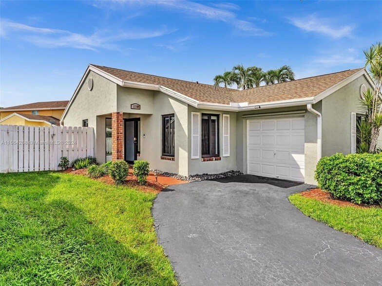 13700 Oak Ridge Dr, Davie, FL 33325 House Rental in Davie, FL