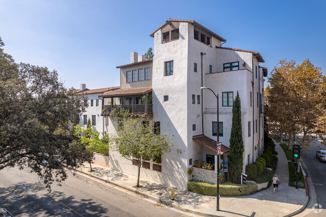 Building Photo - Granada Court