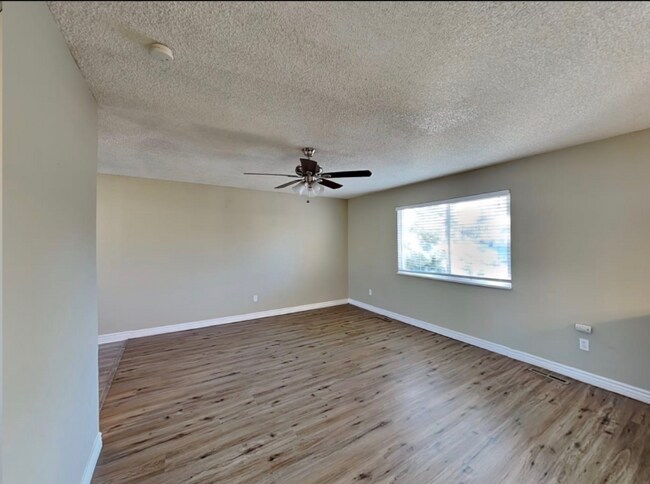 Foto del edificio - 7048 N Lamar St