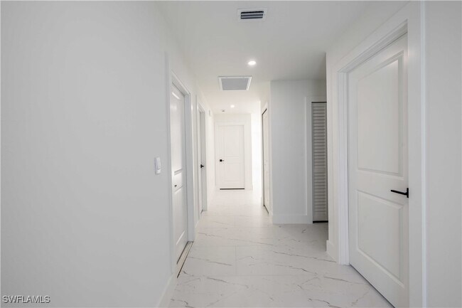 Foto del edificio - 338 Harry Ave S