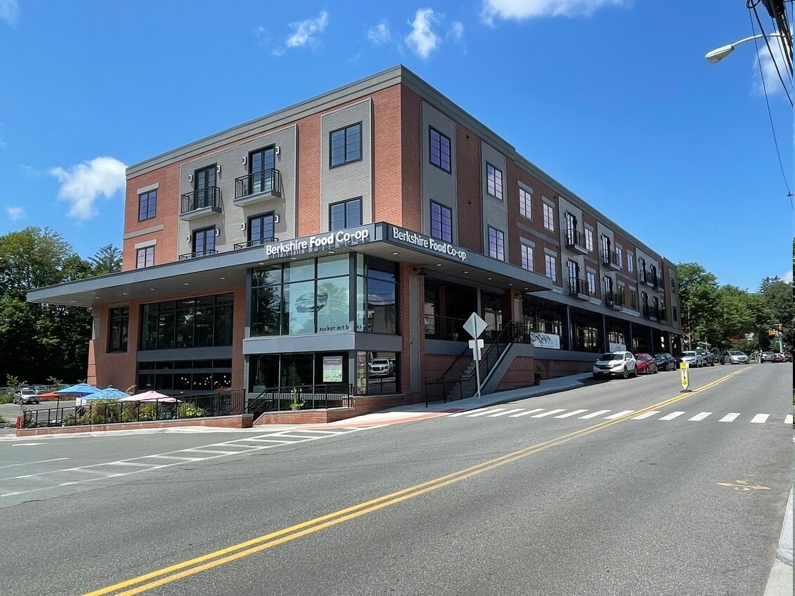 Primary Photo - Powerhouse Square