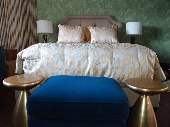 bed - 210 N 17th St W