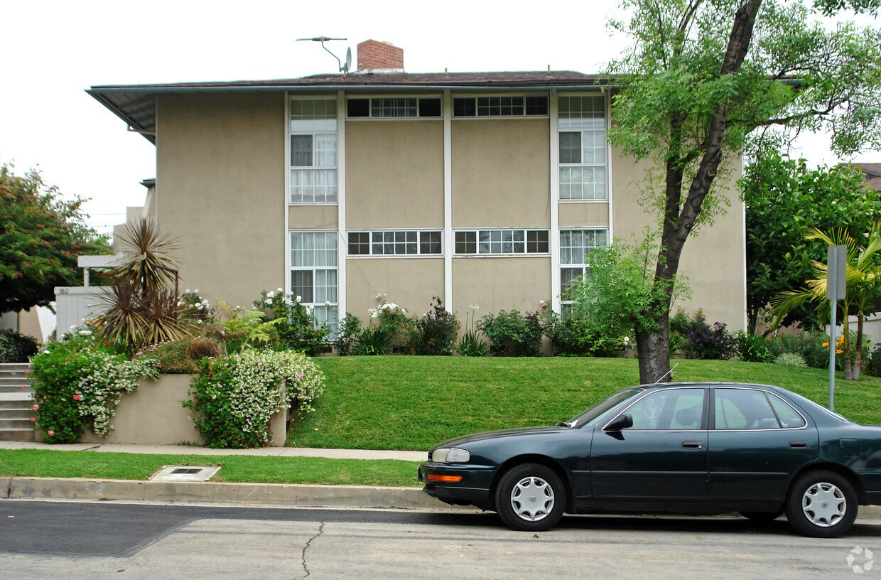 Building Photo - 380 Cliff Dr