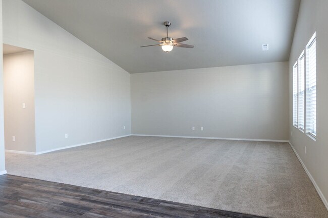 Building Photo - 11886 W Box Canyon St