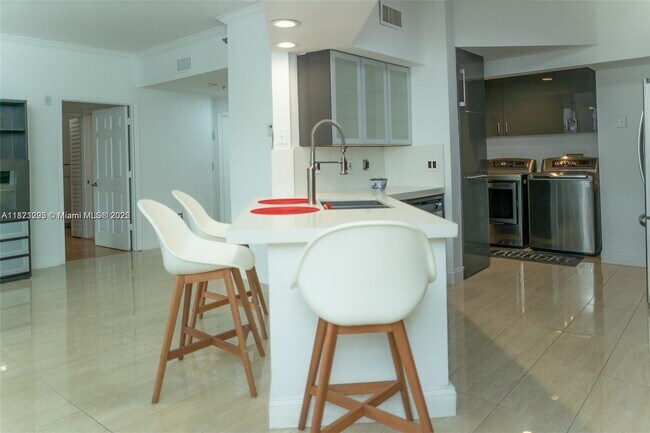 Foto del edificio - 3215 NE 184th St