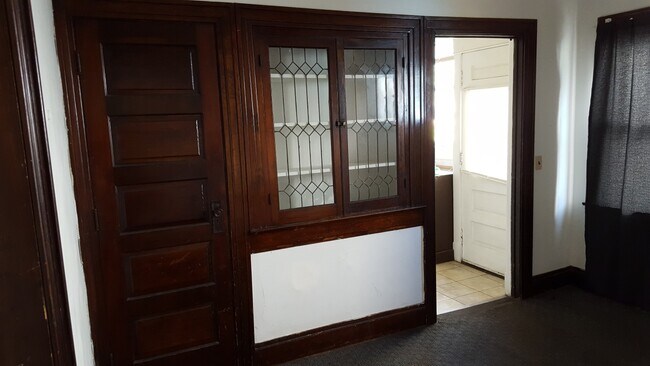 Comedor - 3 Edgar Ave